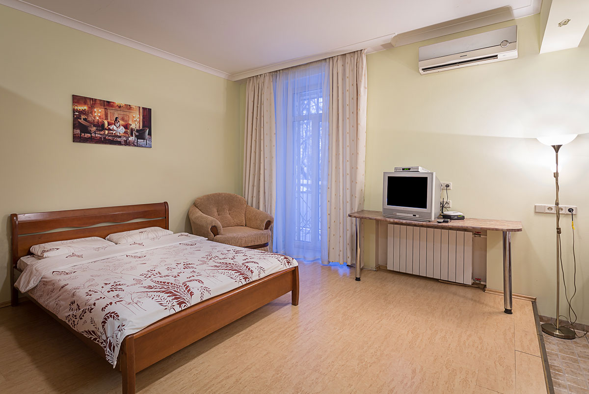 ул. Б.Житомирская, 30а